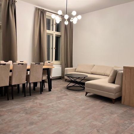 Pearl Bee Deluxe Suites Plzeň Esterno foto