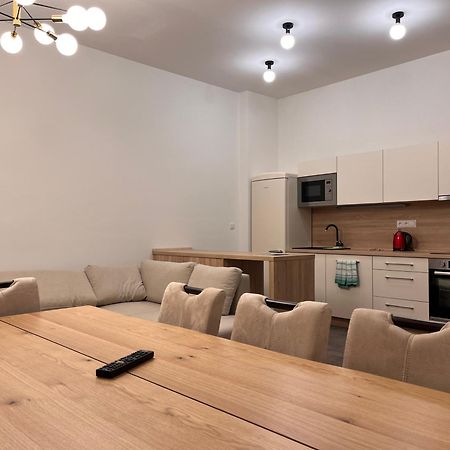 Pearl Bee Deluxe Suites Plzeň Esterno foto