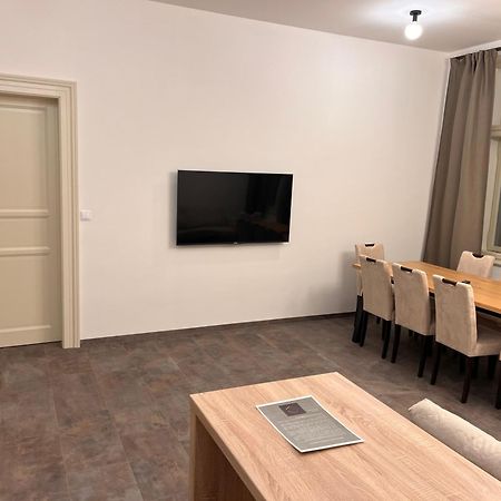 Pearl Bee Deluxe Suites Plzeň Esterno foto