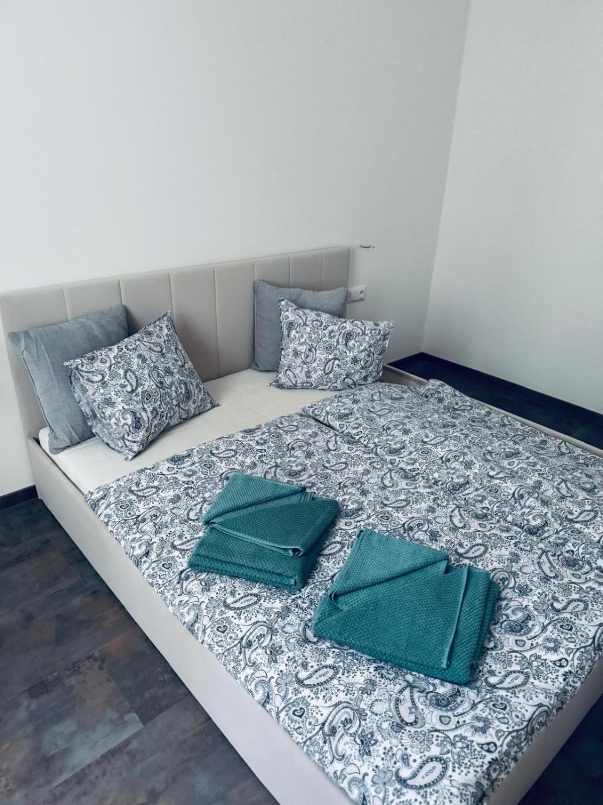 Pearl Bee Deluxe Suites Plzeň Esterno foto