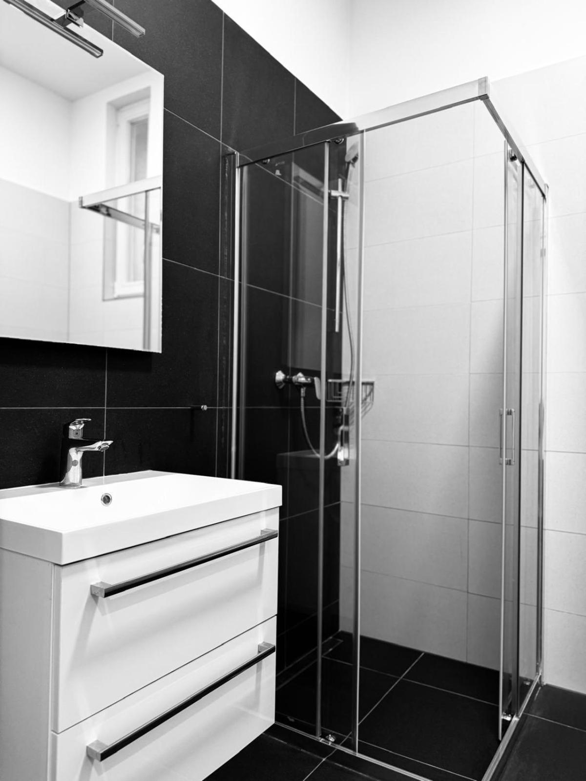 Pearl Bee Deluxe Suites Plzeň Esterno foto