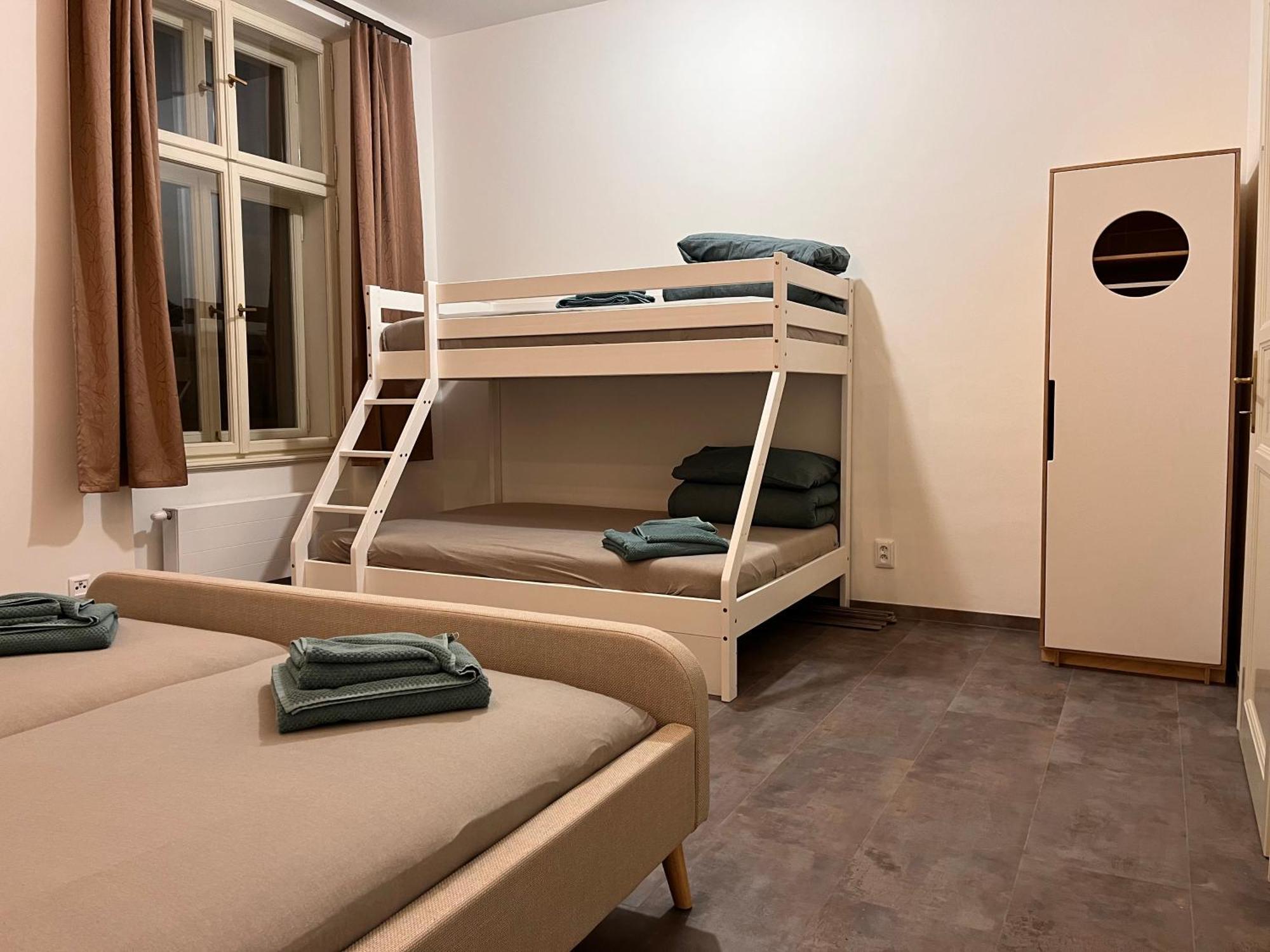 Pearl Bee Deluxe Suites Plzeň Esterno foto