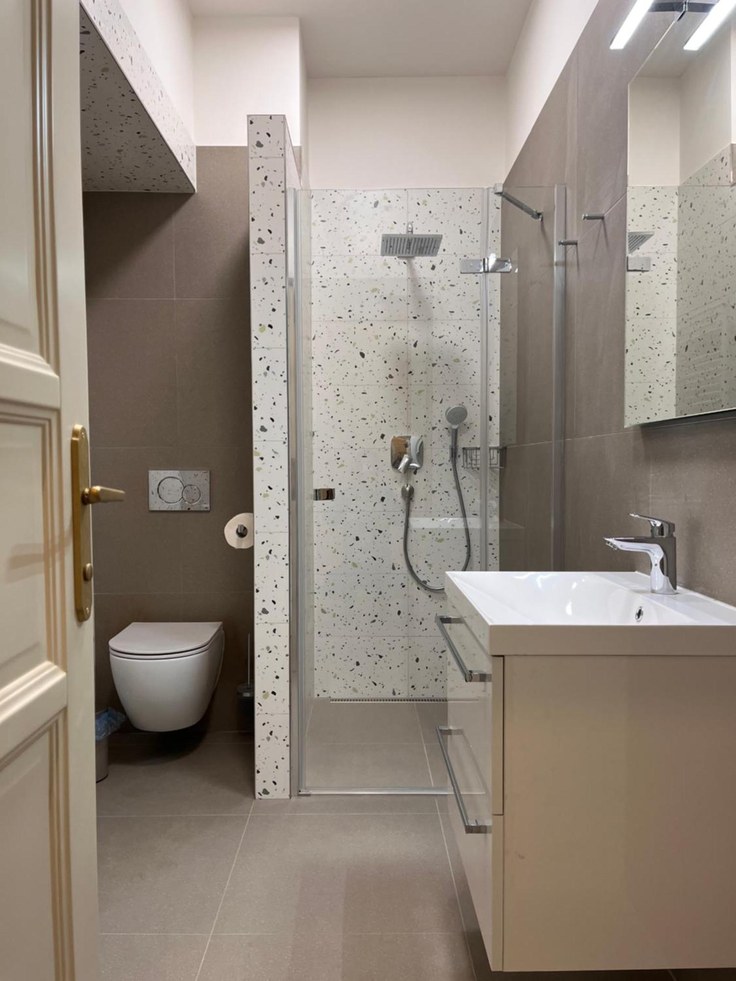 Pearl Bee Deluxe Suites Plzeň Esterno foto
