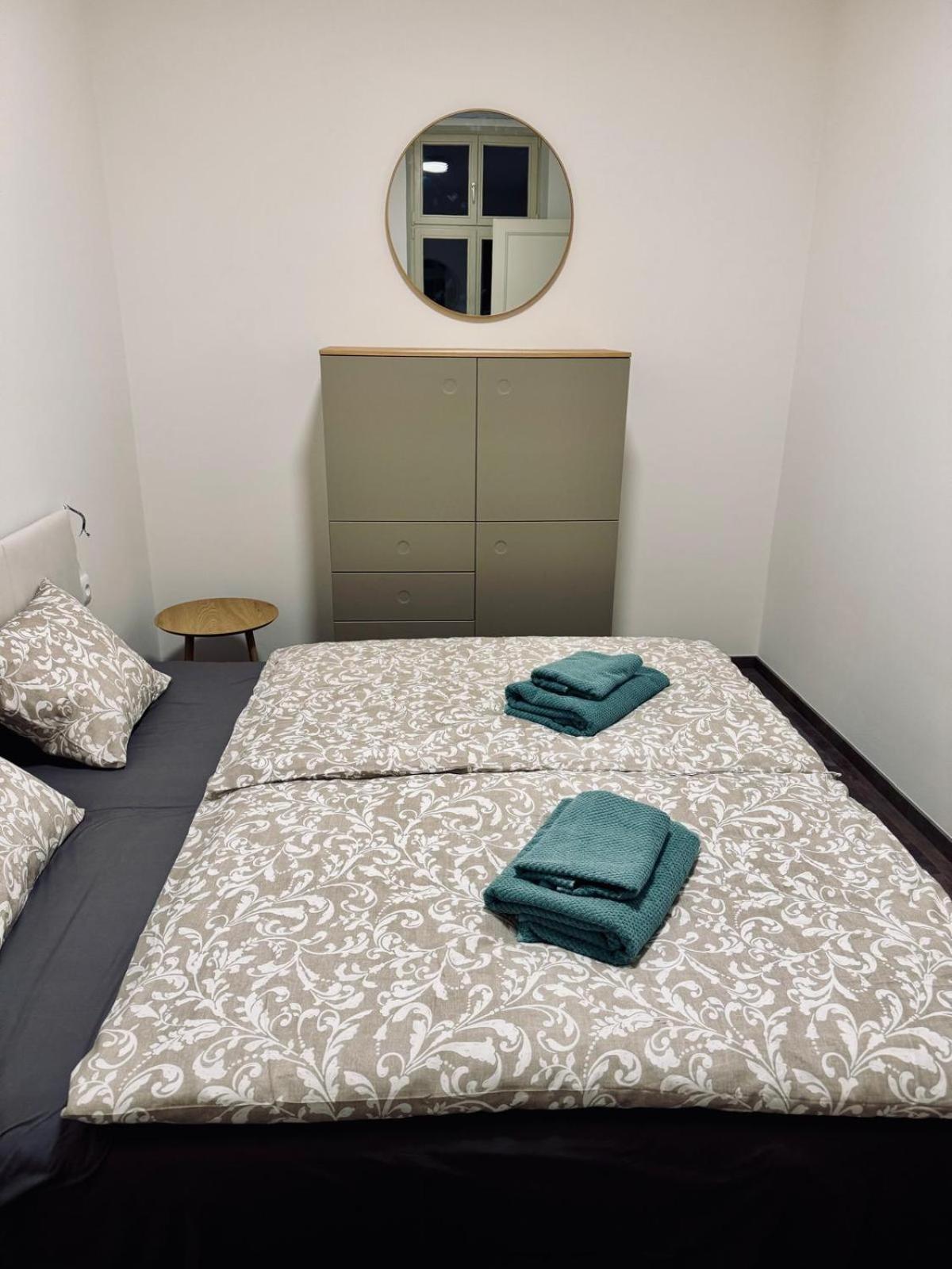 Pearl Bee Deluxe Suites Plzeň Esterno foto