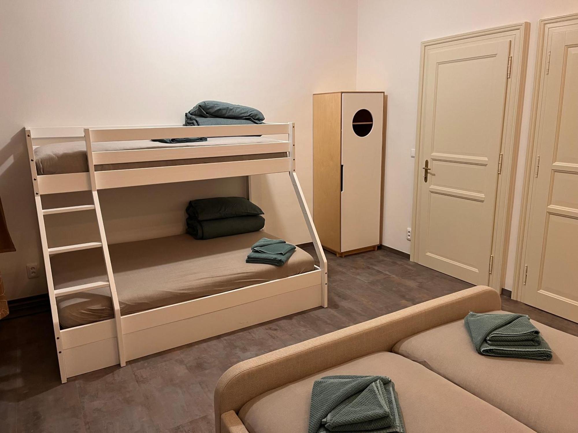 Pearl Bee Deluxe Suites Plzeň Esterno foto